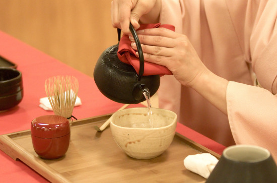 女人喝茶要行扣茶禮嗎，叩茶禮女士能用嗎？