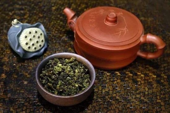 泡大紅袍、肉桂和水仙可以用一個(gè)紫砂壺嗎，可以摻一起沖泡么？