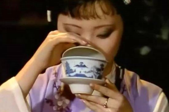 女士喝茶優(yōu)雅姿勢(shì)，女士正確喝茶姿勢(shì)禮儀