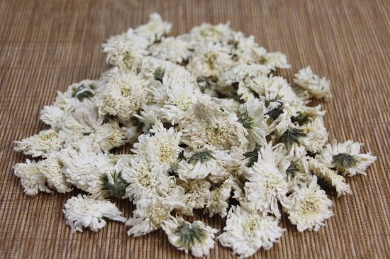 晚上可以喝菊花茶泡水嗎，睡覺前能不能喝菊花茶？