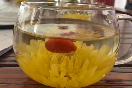 晚上可以喝菊花茶泡水嗎，睡覺前能不能喝菊花茶？