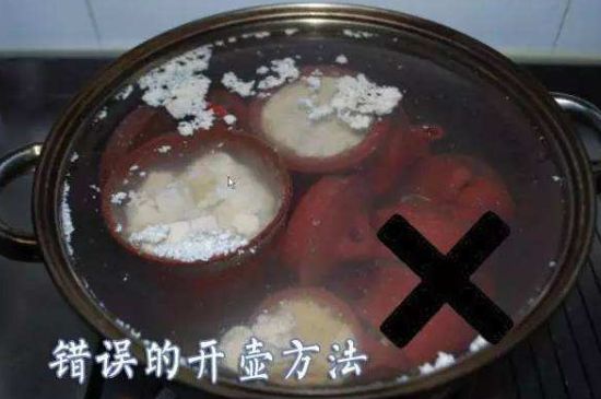 開壺放豆腐是錯誤的，新買的紫砂壺正確開壺建議