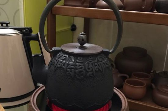 鐵壺生銹燒的水有害嗎，鐵壺內(nèi)壁生銹怎么辦