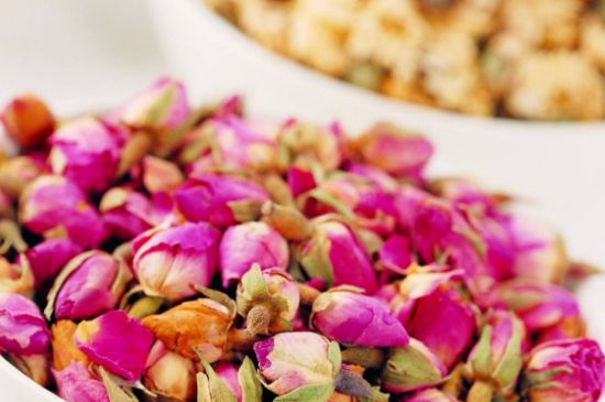 玫瑰花的最佳搭配，喝玫瑰花茶搭配什么喝好？