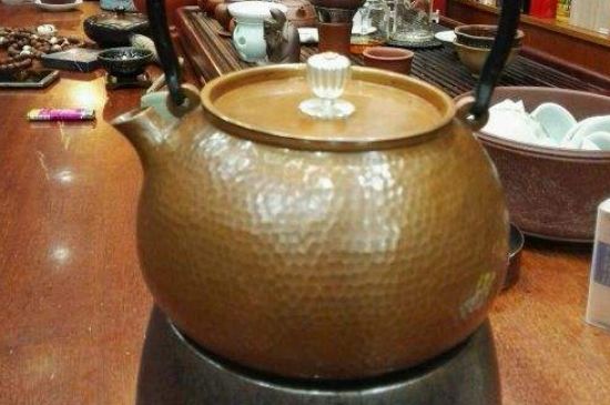 用銅壺?zé)惺裁唇?，銅壺煮水的兩大忌諱和好處