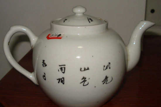 瓷壺適合泡什么茶，瓷器茶具喝什么茶好