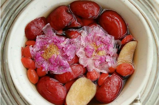 喝玫瑰花茶能祛斑嗎，玫瑰花茶有祛斑的功效嗎？