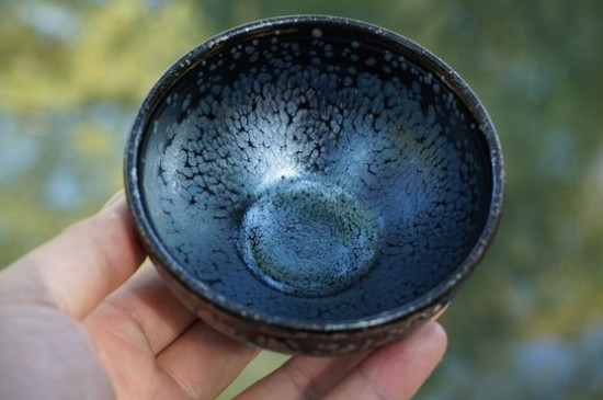 怎么鑒別建盞化學(xué)釉，真假建盞的對(duì)比與辨別