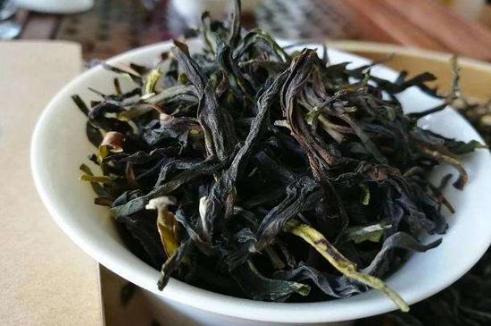 鴨屎香單叢雪片茶的特點，鳳凰雪片茶有什么特點？