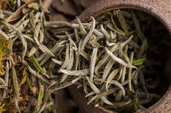 福鼎白茶要喝老的嗎，為什么喝白茶要喝老茶存新茶？