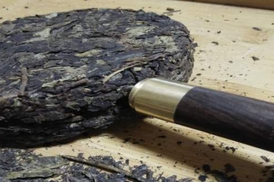 伏茶里的金花是黃曲霉素嗎，金花茯茶里的是什么菌