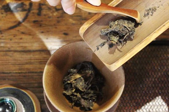 茯磚茶與普洱茶哪個(gè)好，茯茶和普洱茶口味區(qū)別