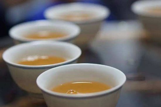茯磚茶與普洱茶哪個(gè)好，茯茶和普洱茶口味區(qū)別