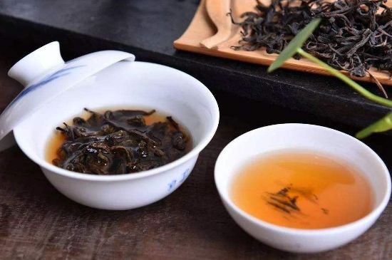 茯磚茶與普洱茶哪個(gè)好，茯茶和普洱茶口味區(qū)別
