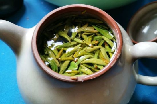 龍井茶放二年了能喝嗎，過期龍井茶的妙用！