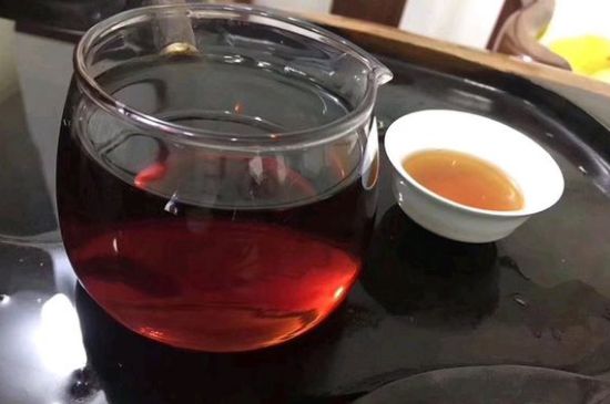 黑茶排濕毒的身體表現(xiàn)，喝黑茶排毒反應癥狀