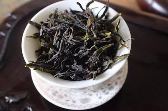 鴨屎香單叢雪片茶的特點，鳳凰雪片茶有什么特點？