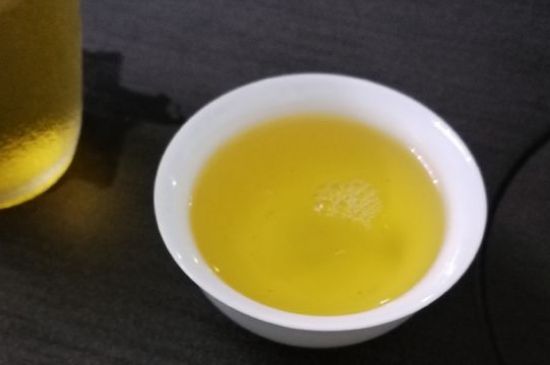 女人喝金駿眉的好處和壞處，女性喝金駿眉可減肥養(yǎng)顏