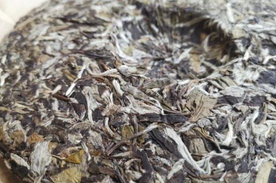 7年壽眉和2年白牡丹哪個(gè)好，老白茶壽眉與白牡丹的口感區(qū)別