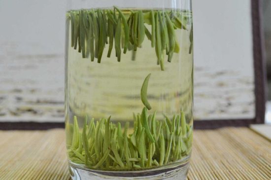 雀舌和竹葉青的區(qū)別，雀舌對(duì)比竹葉青圖片